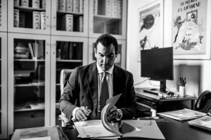 Revisión de una escritura en el despacho del notario de Notaría PG74 – Diferencias entre fiador e hipotecante no deudor
