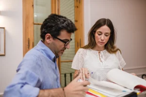 Equipo de Notaría PG74 trabajando en la oficina de Paseo de Gracia – Jura o promesa de nacionalidad ante notario